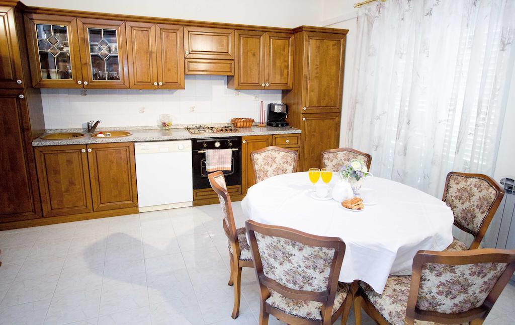 Apartment Pcelica Maja Podstrana Zimmer foto